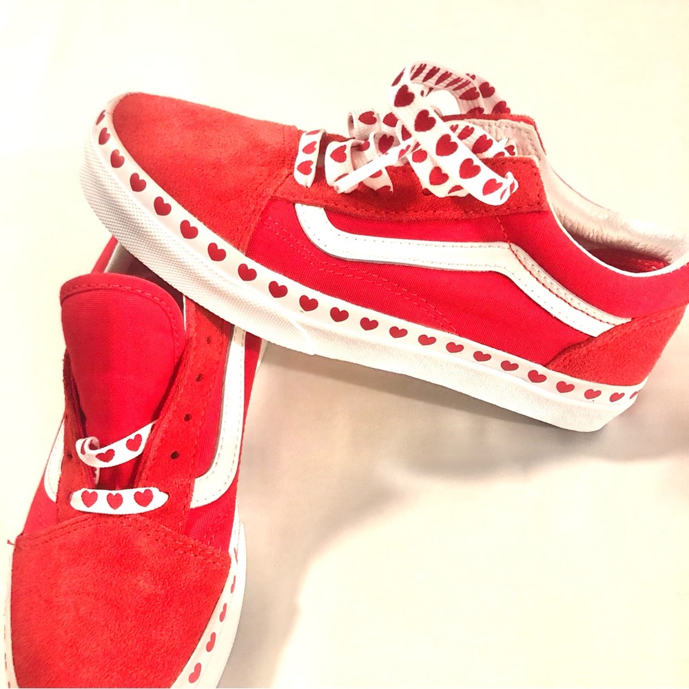 Vans NWOT, Heart Foxing Old Skool Juniors Suede Sneaks, Size 3